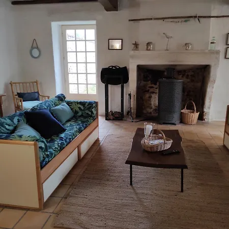 Les De Charloteau Corme-Ecluse