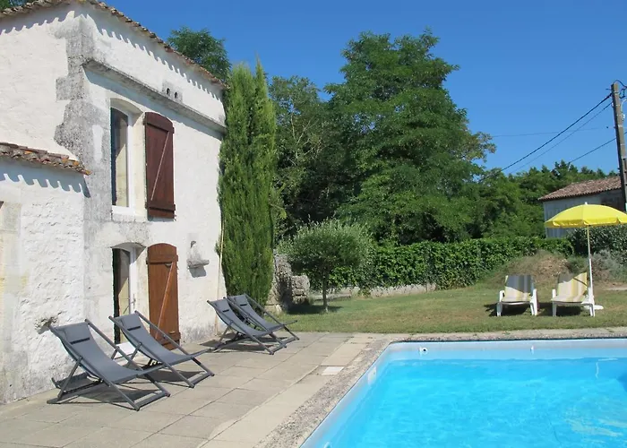 Les De Charloteau Corme-Ecluse