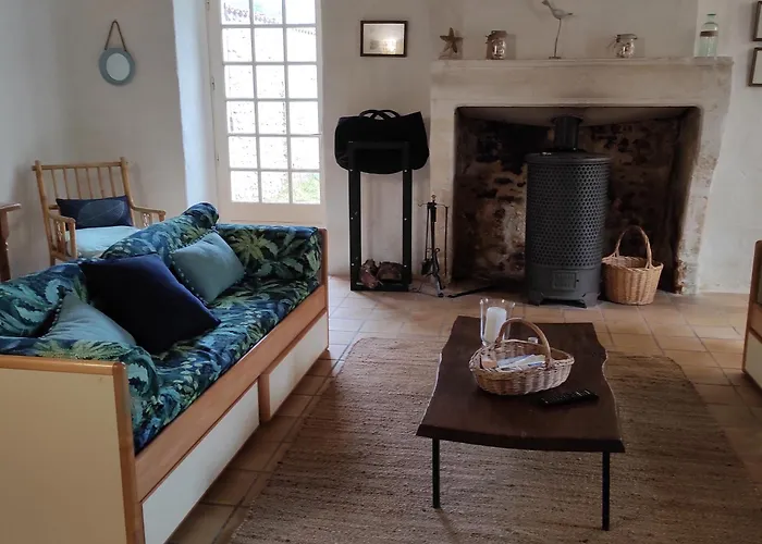 Les De Charloteau Corme-Ecluse